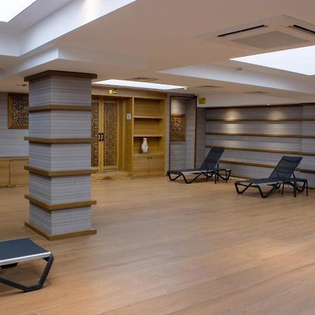 Ramada By Wyndham Tire Hotel Buitenkant foto