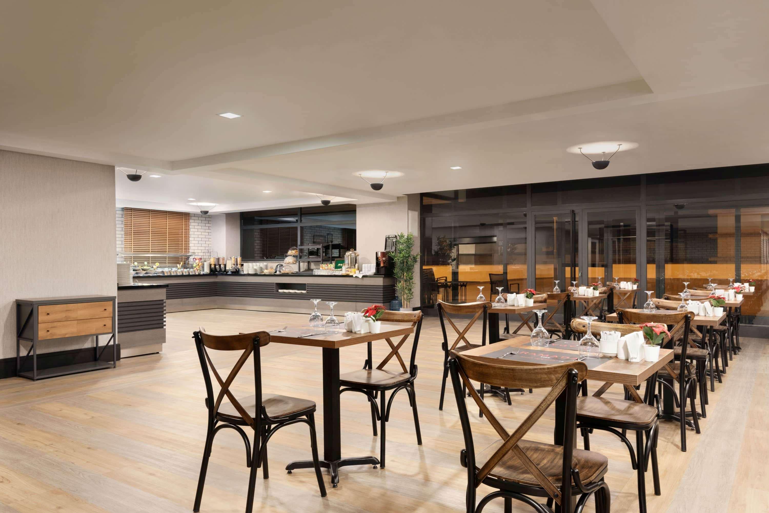Ramada By Wyndham Tire Hotel Buitenkant foto