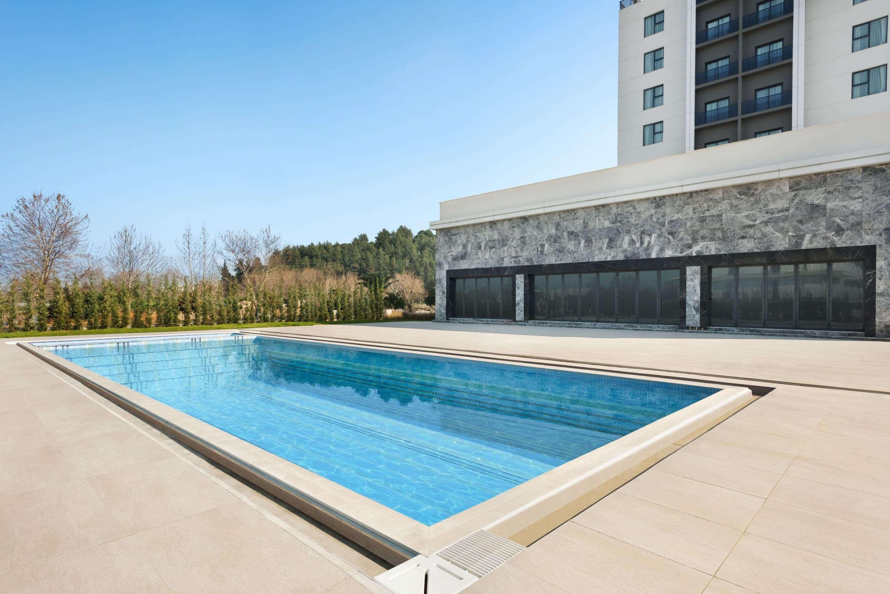 Ramada By Wyndham Tire Hotel Buitenkant foto