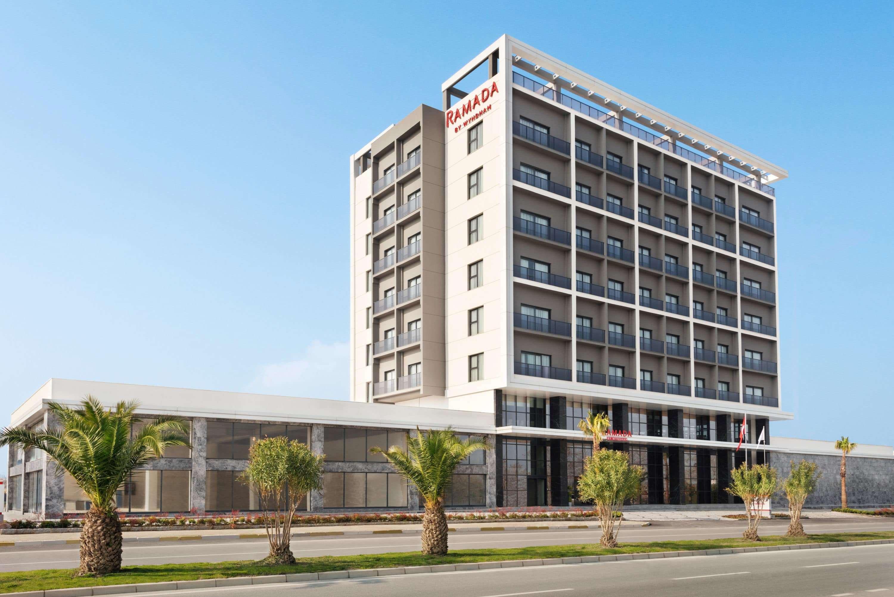 Ramada By Wyndham Tire Hotel Buitenkant foto