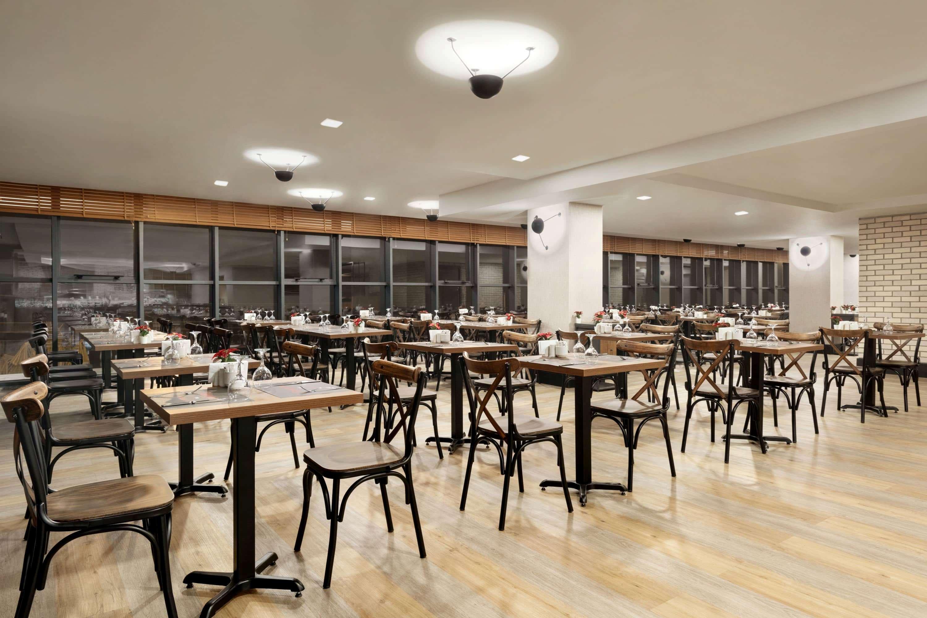 Ramada By Wyndham Tire Hotel Buitenkant foto
