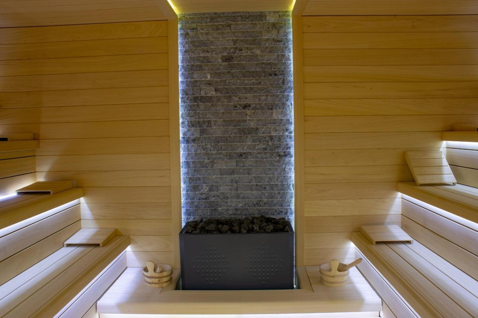 Ramada By Wyndham Tire Hotel Buitenkant foto