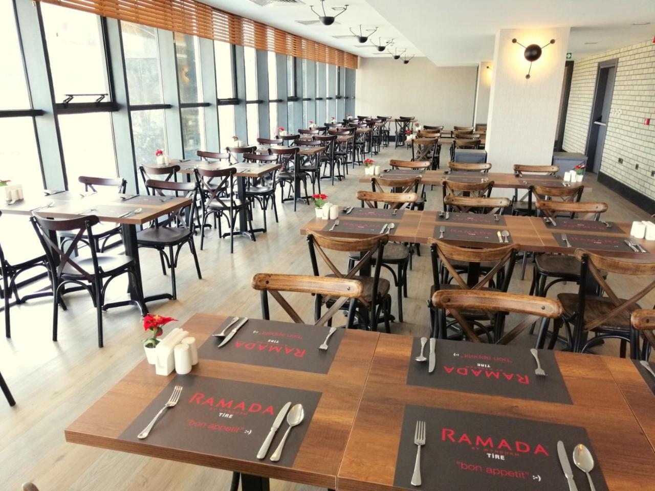 Ramada By Wyndham Tire Hotel Buitenkant foto