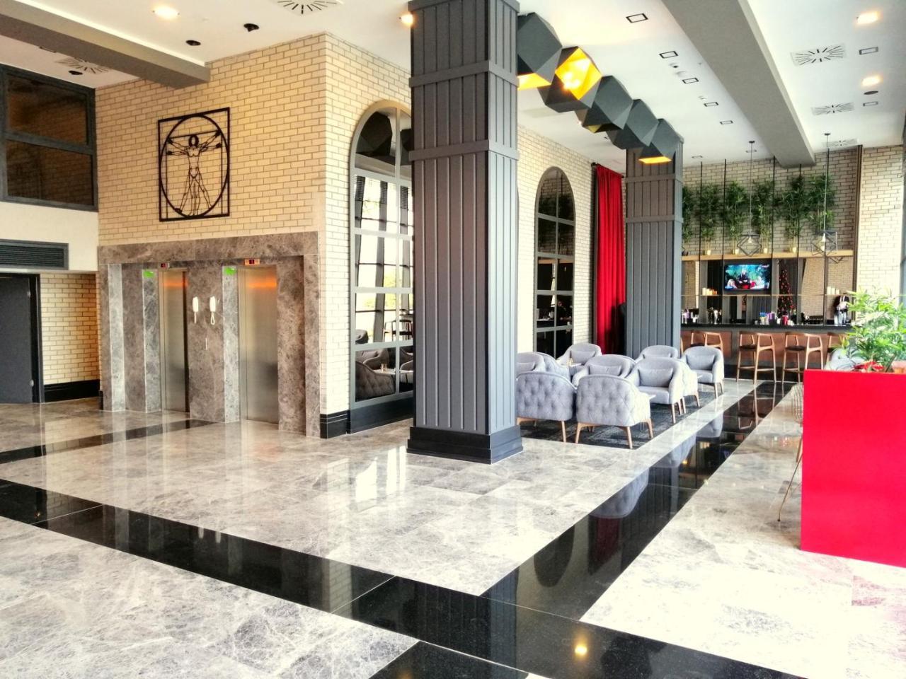 Ramada By Wyndham Tire Hotel Buitenkant foto