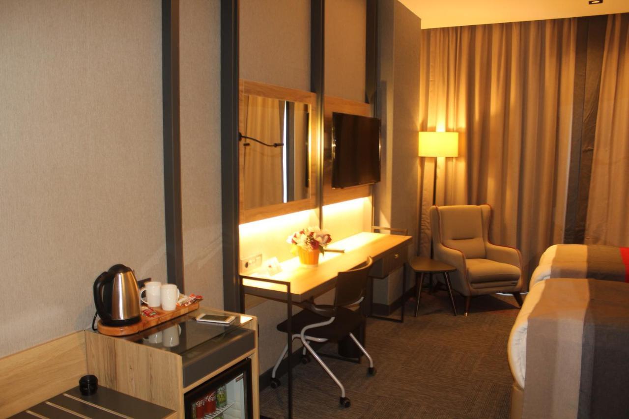 Ramada By Wyndham Tire Hotel Buitenkant foto