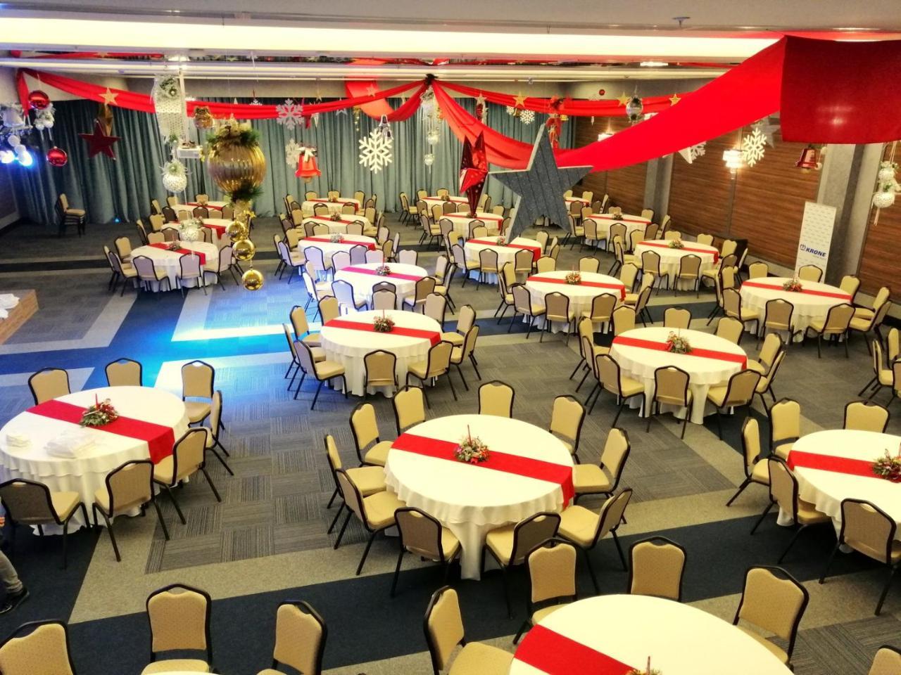 Ramada By Wyndham Tire Hotel Buitenkant foto