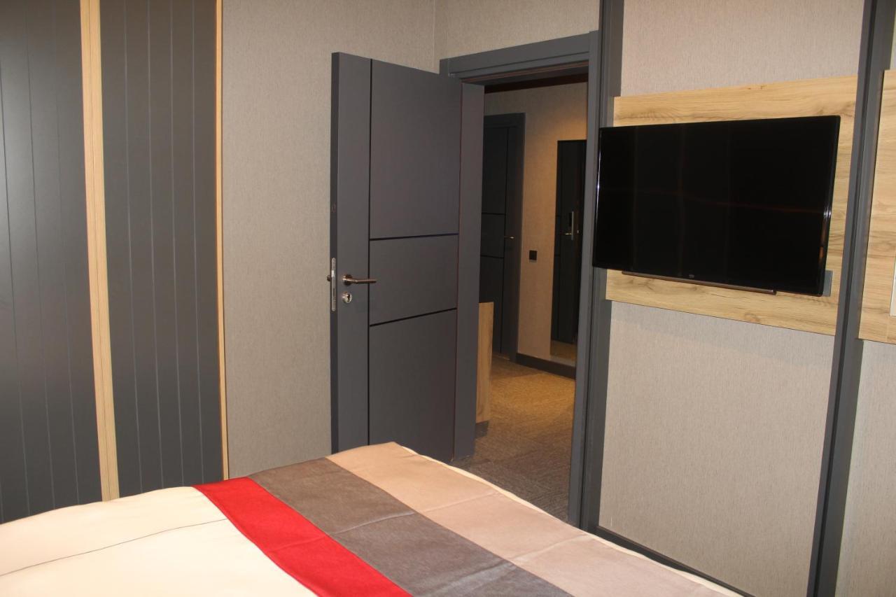 Ramada By Wyndham Tire Hotel Buitenkant foto